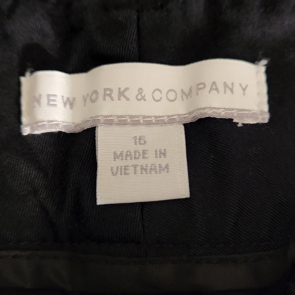 New York & Company Shorts - Picture 3 of 5